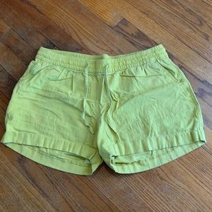 ‼️ Yellow Old Navy Mid Rise Linen Shorts